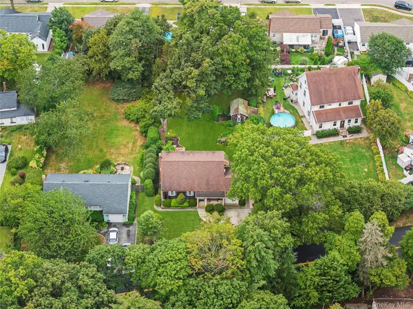 $698,999 | 222 Half Hollow Road, Deer Park, NY 11729