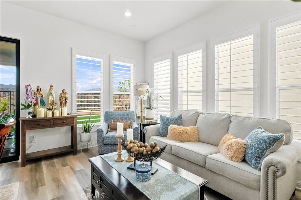 20834 Spruce Circle Porter Ranch, CA 91326 - Photo 4 of 51 Gallery Image 4