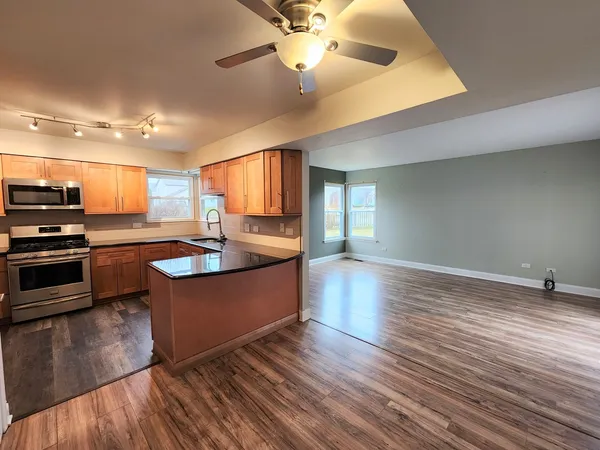 $3,750 | 1176 Sumac Trail, Hoffman Estates, IL 60192