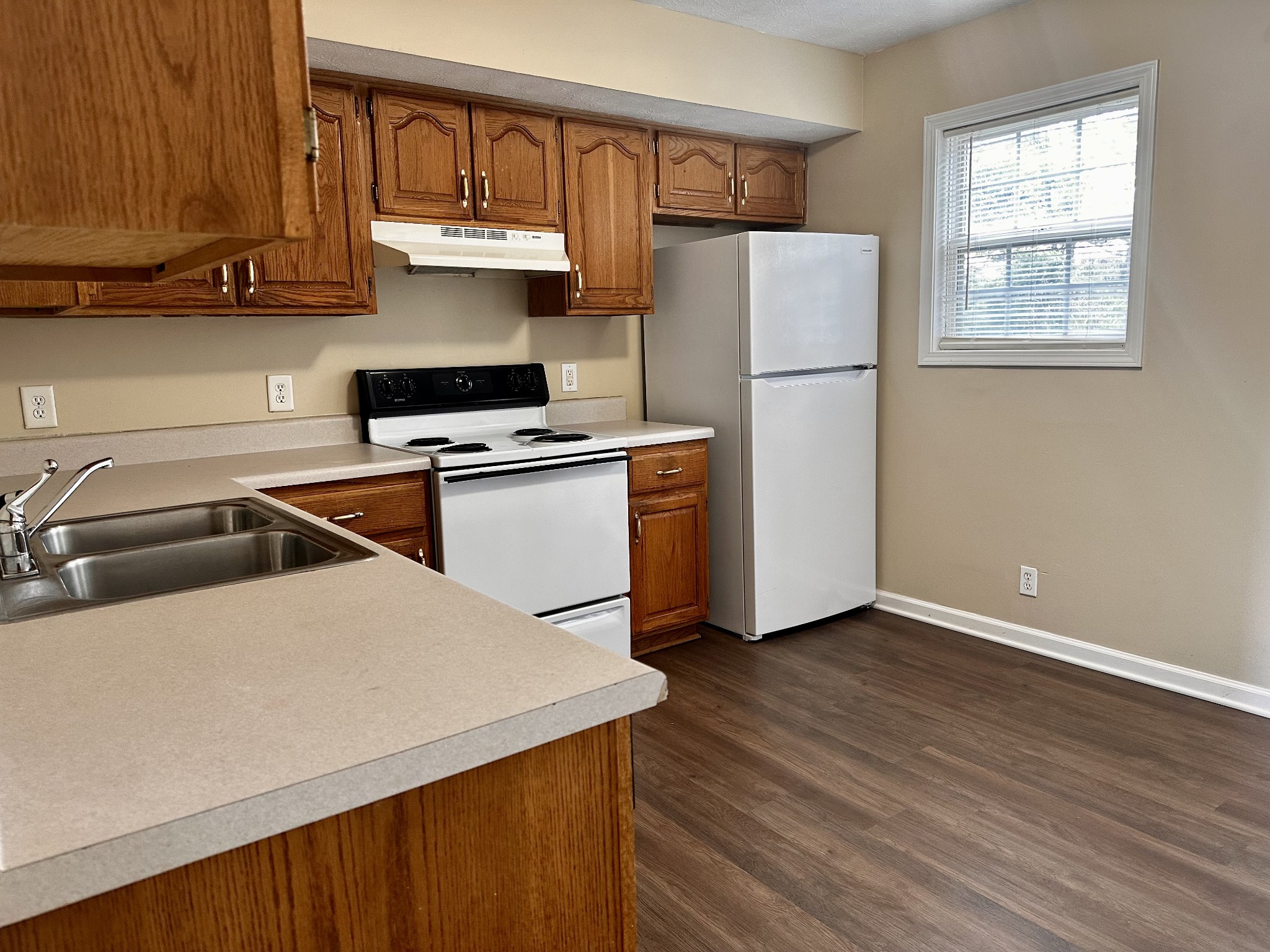 114 Emily Lane, Unit A Portland, TN 37148 - Photo 8 of 15 a kitchen with a stove a refrigerator and a sink