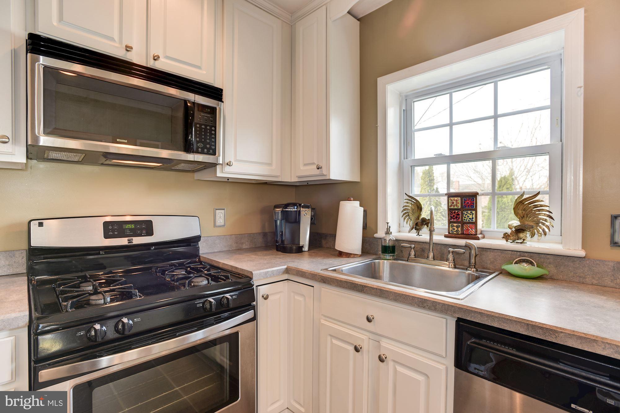 1921 Edgewood Road Towson, MD 21286 - Photo 13 of 25 Kitchen