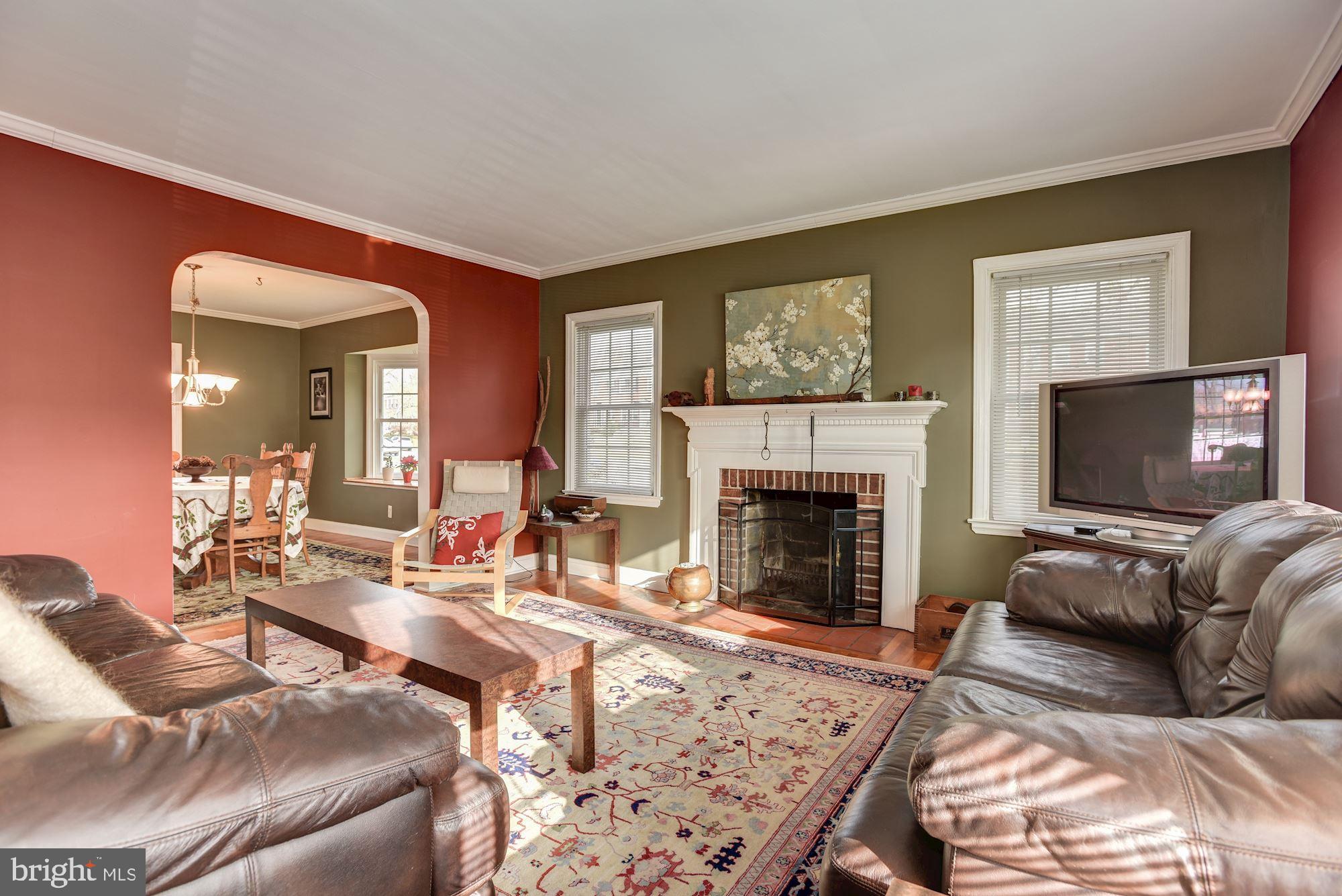 1921 Edgewood Road Towson, MD 21286 - Photo 3 of 25 Living Room