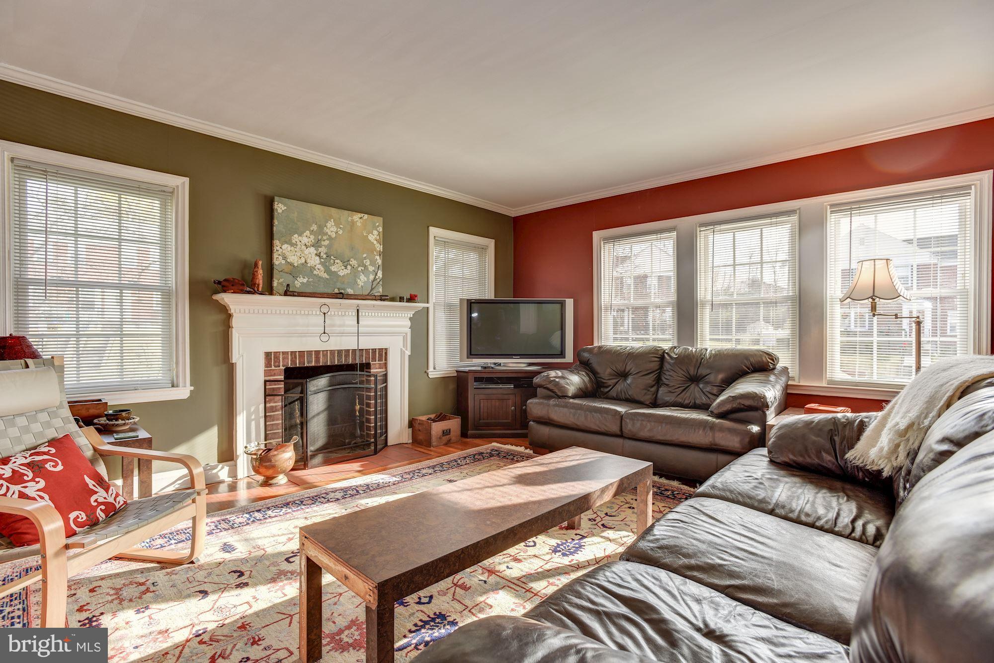 1921 Edgewood Road Towson, MD 21286 - Photo 4 of 25 Living Room