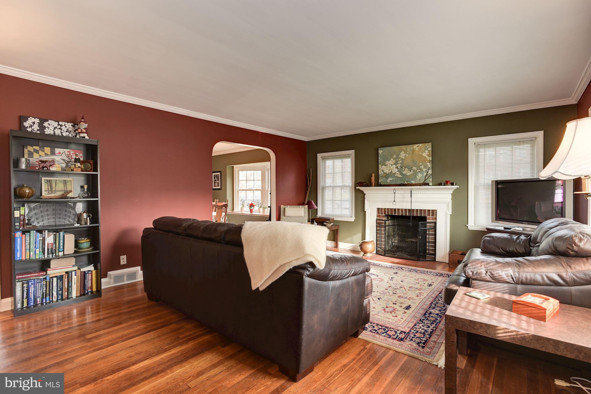 1921 Edgewood Road Towson, MD 21286 - Photo 6 of 25 Living Room
