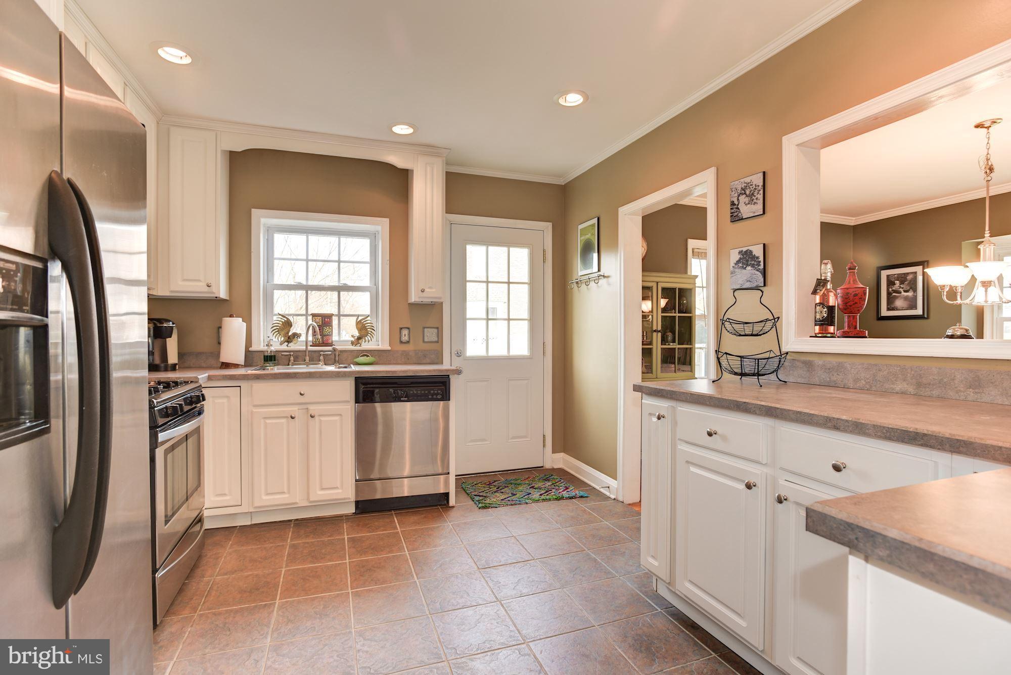 1921 Edgewood Road Towson, MD 21286 - Photo 9 of 25 Kitchen
