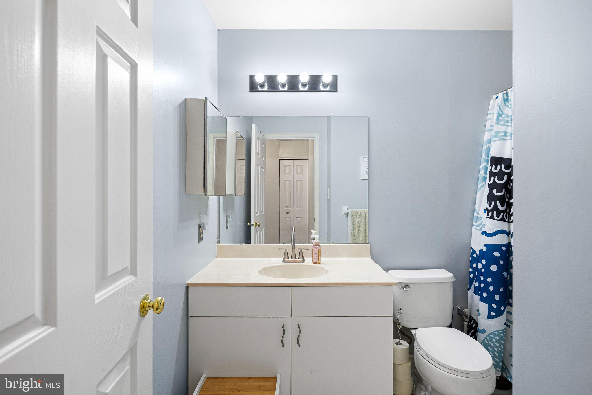 276 Ripka Street Philadelphia, PA 19127 - Photo 25 of 31 Full Hall Bath