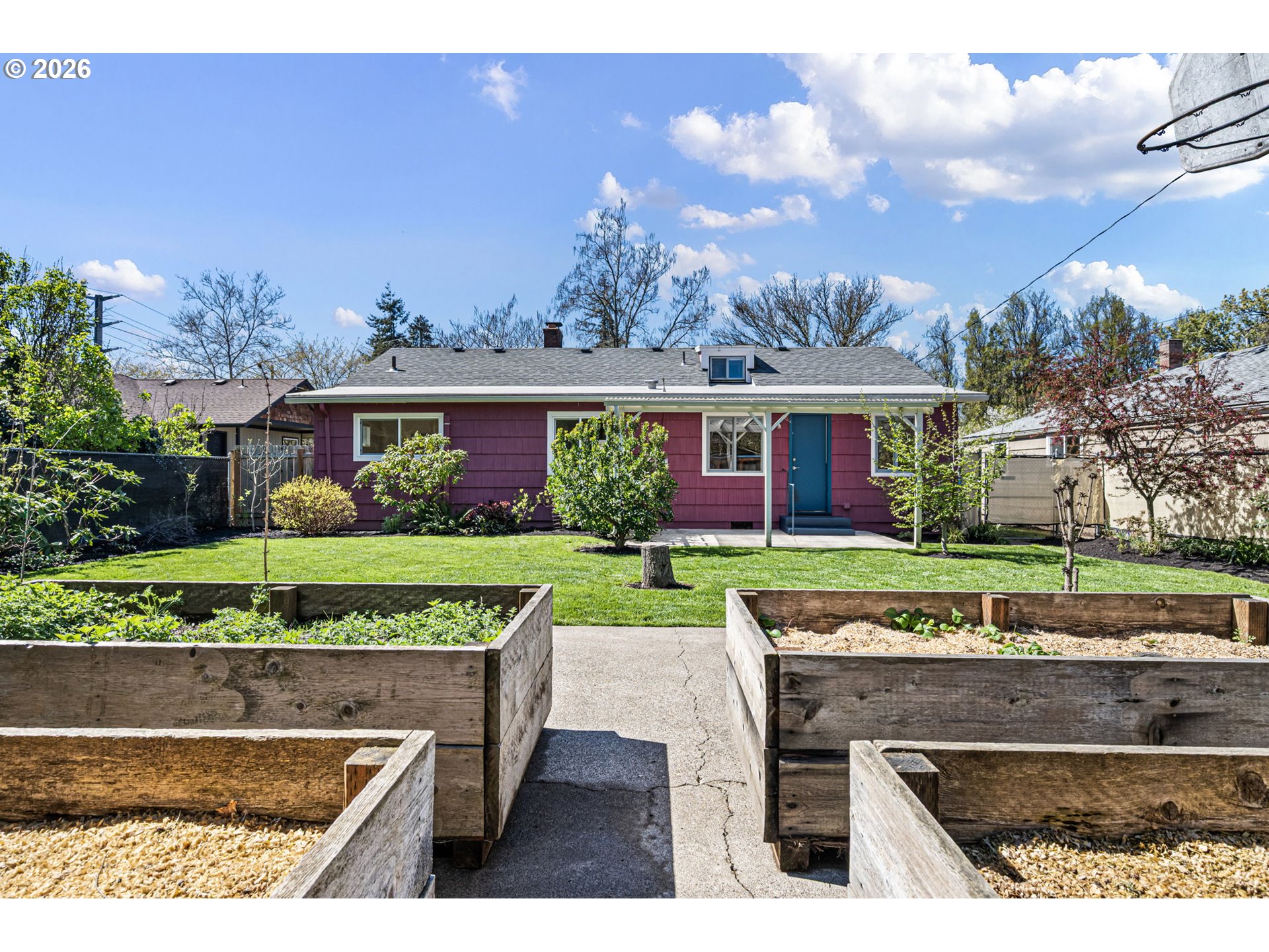 1255 Taylor Street Eugene, OR 97402 - Photo 43 of 48 front view of house with a yard
