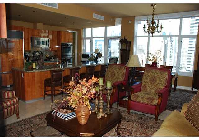 550 Front Street, Unit 1704 San Diego, CA 92101 - Photo 4 of 25 Living Area