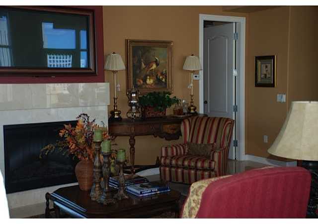 550 Front Street, Unit 1704 San Diego, CA 92101 - Photo 6 of 25 Fireplace