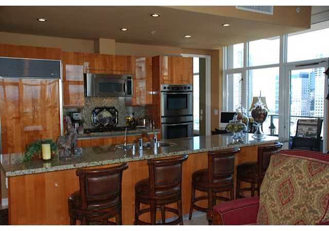 550 Front Street, Unit 1704 San Diego, CA 92101 - Photo 7 of 25 Kitchen