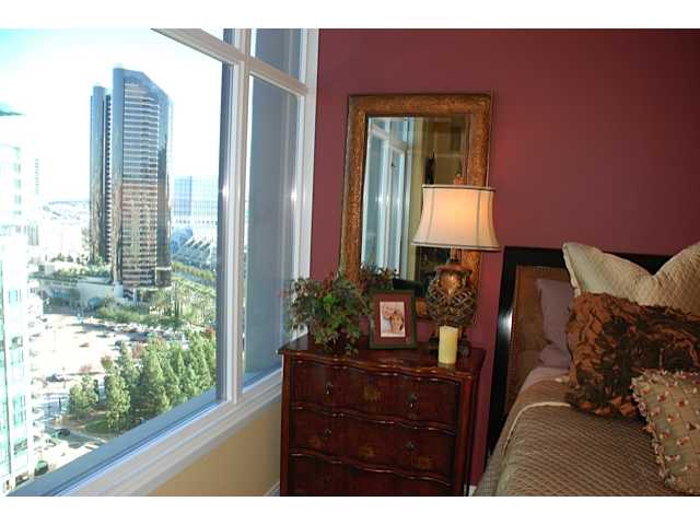 550 Front Street, Unit 1704 San Diego, CA 92101 - Photo 9 of 25 Master Bedroom