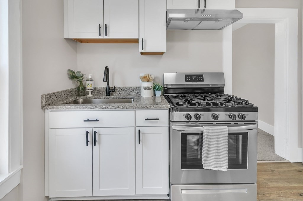 19 Beacon Street Springfield, MA 01109 - Photo 3 of 22 Gallery Image 3