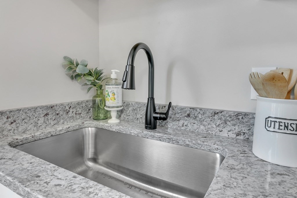 19 Beacon Street Springfield, MA 01109 - Photo 4 of 22 Gallery Image 4
