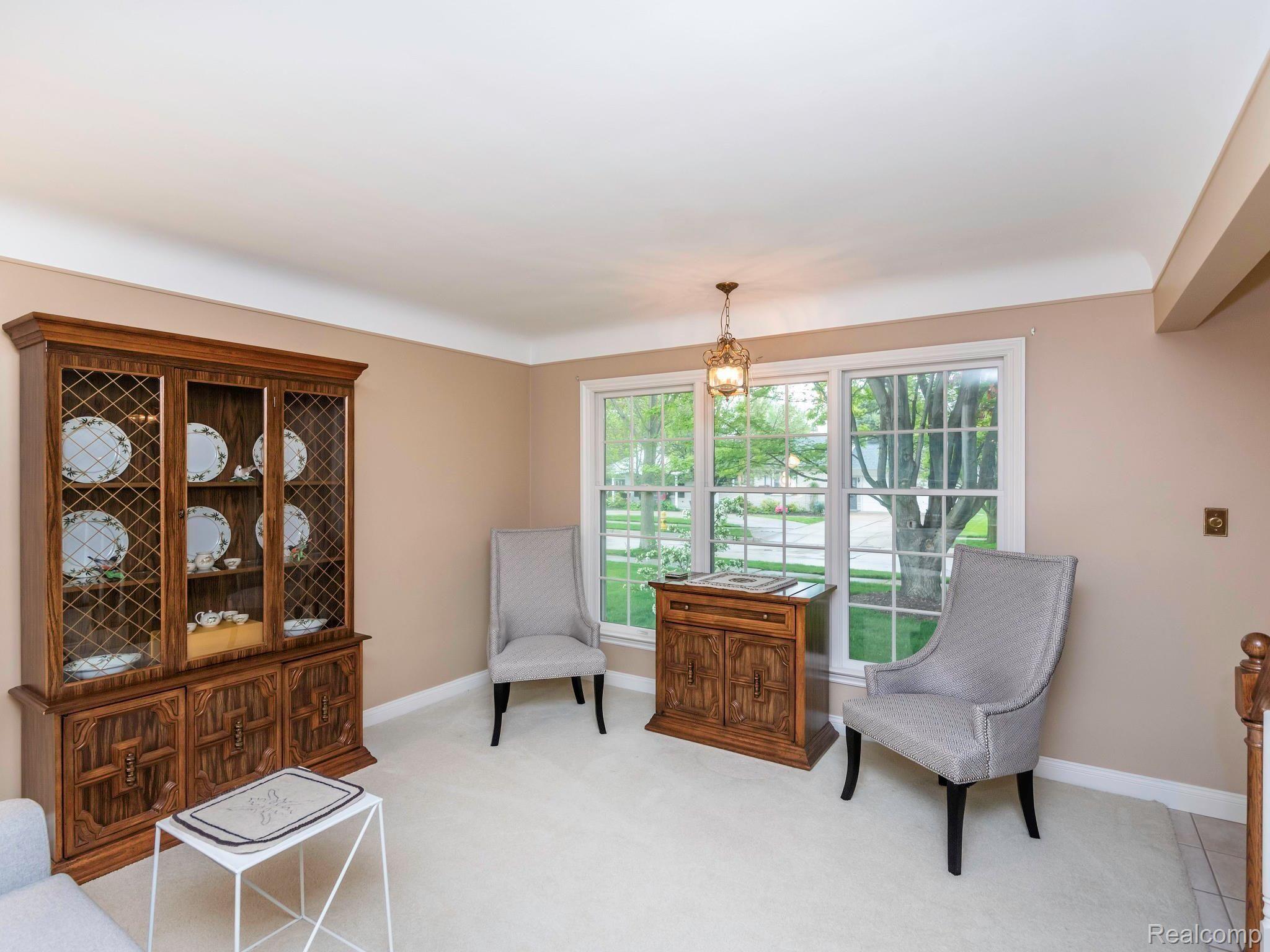 563 North Rosedale Court Grosse Pointe, MI 48236 - Photo 9 of 75 021_7.jpg