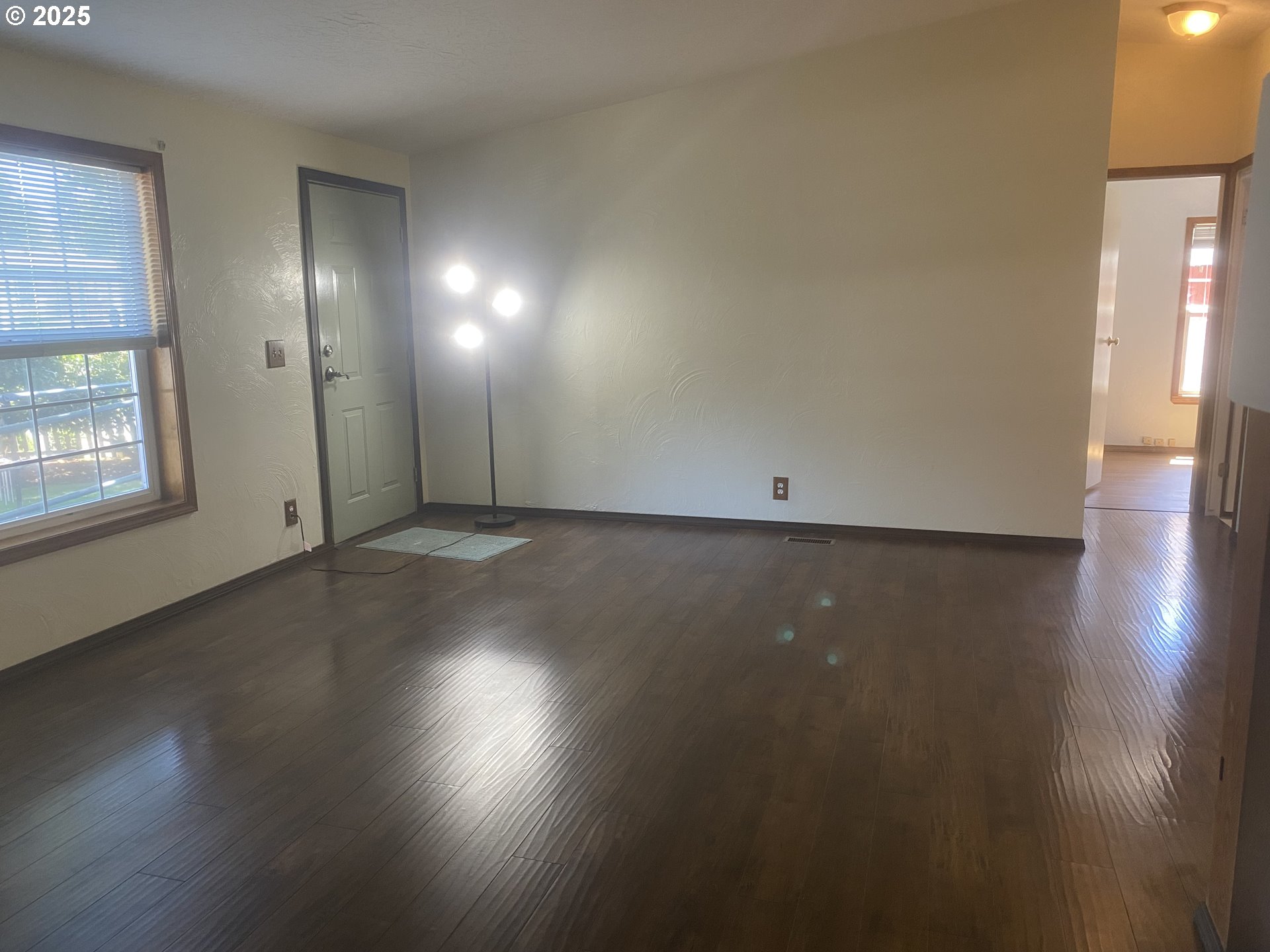 27645 Snyder Road, Unit 74 Junction City, OR 97448 - Photo 11 of 42 Living Room