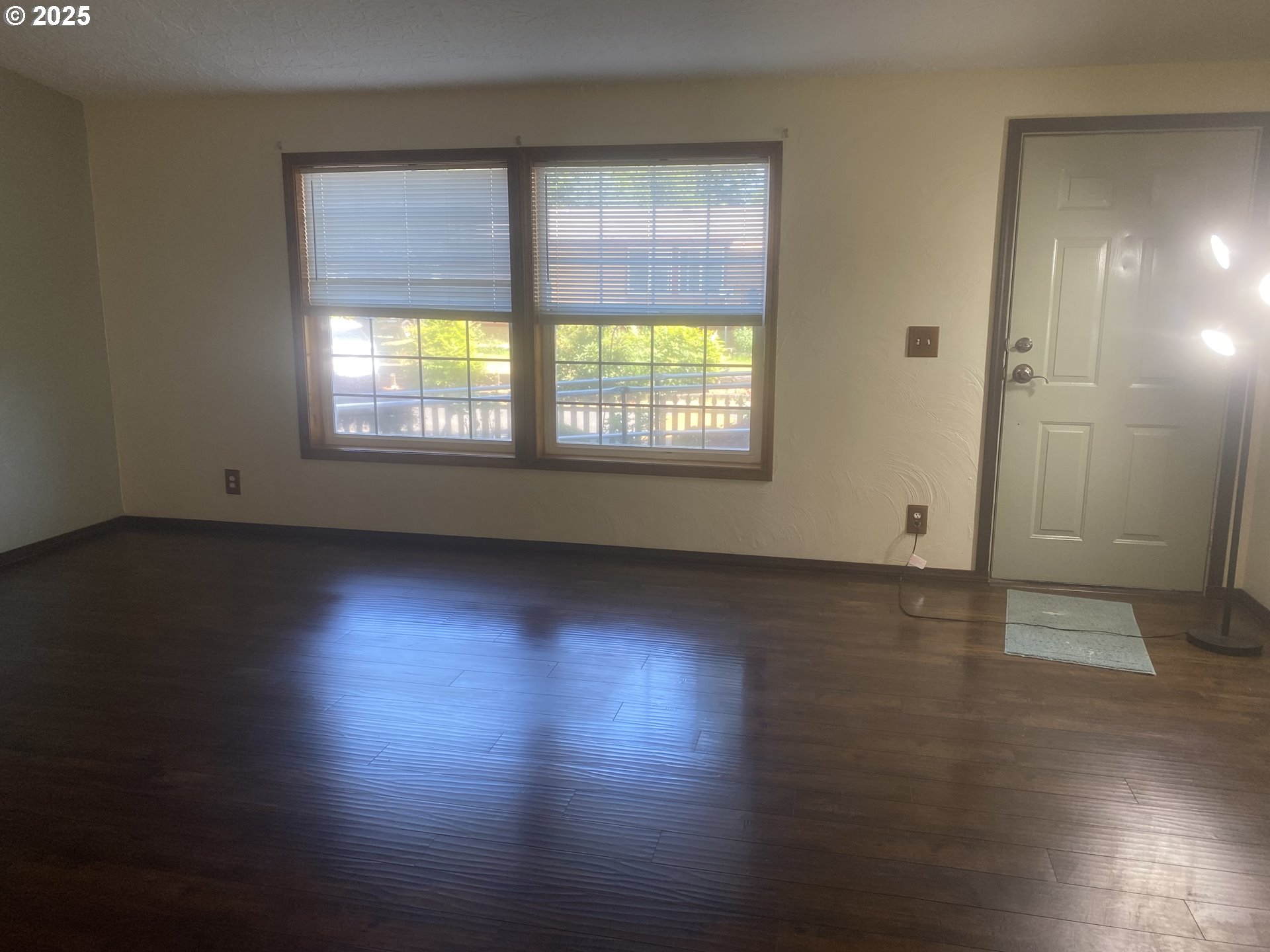 27645 Snyder Road, Unit 74 Junction City, OR 97448 - Photo 12 of 42 Living Room/Entrance