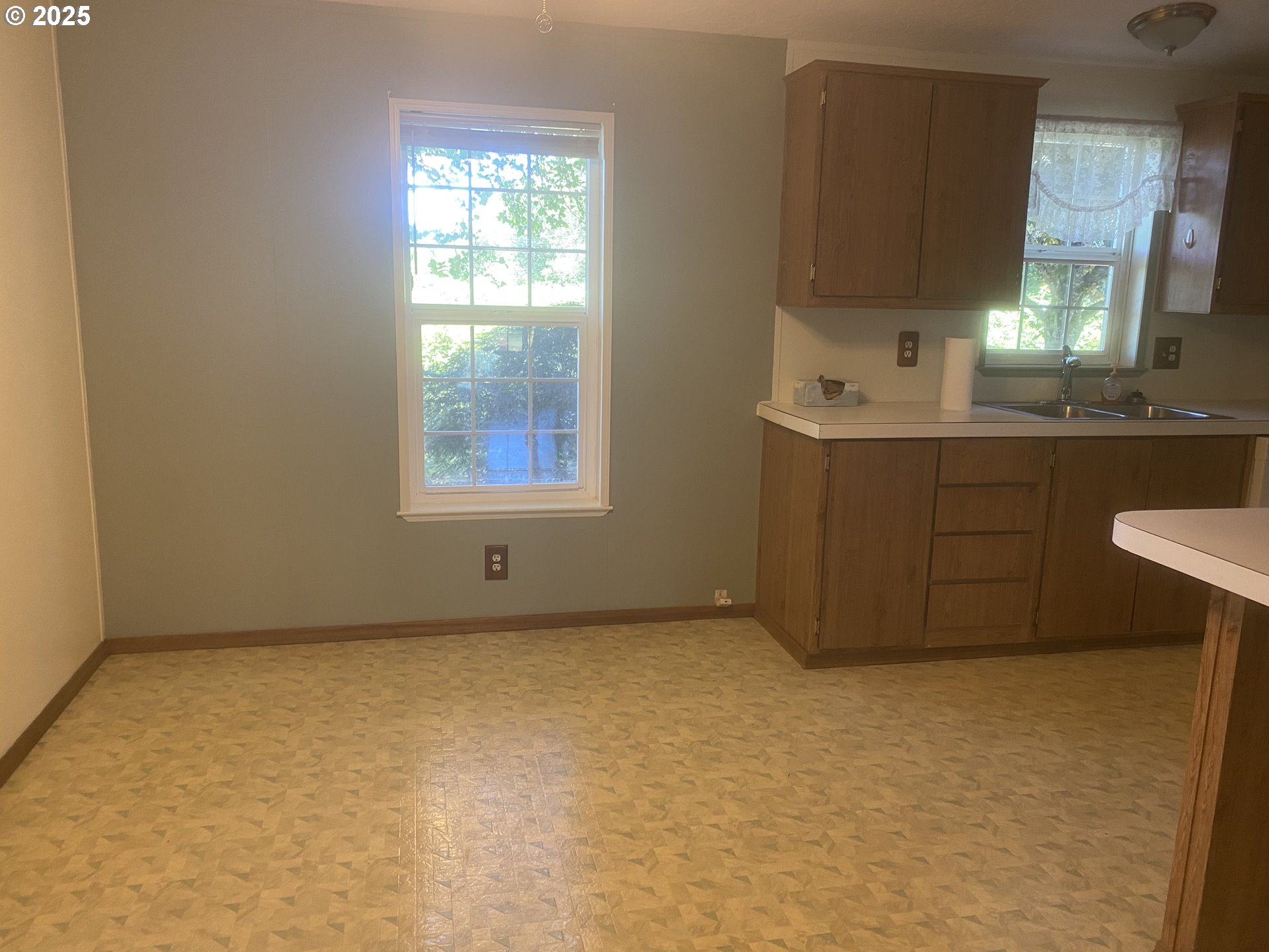 27645 Snyder Road, Unit 74 Junction City, OR 97448 - Photo 15 of 42 Dining Area