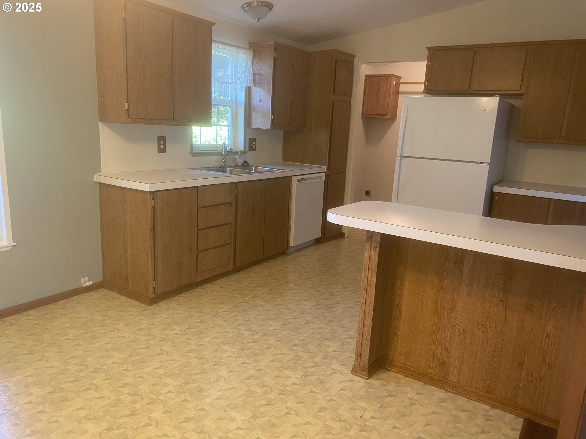 27645 Snyder Road, Unit 74 Junction City, OR 97448 - Photo 16 of 42 Kitchen