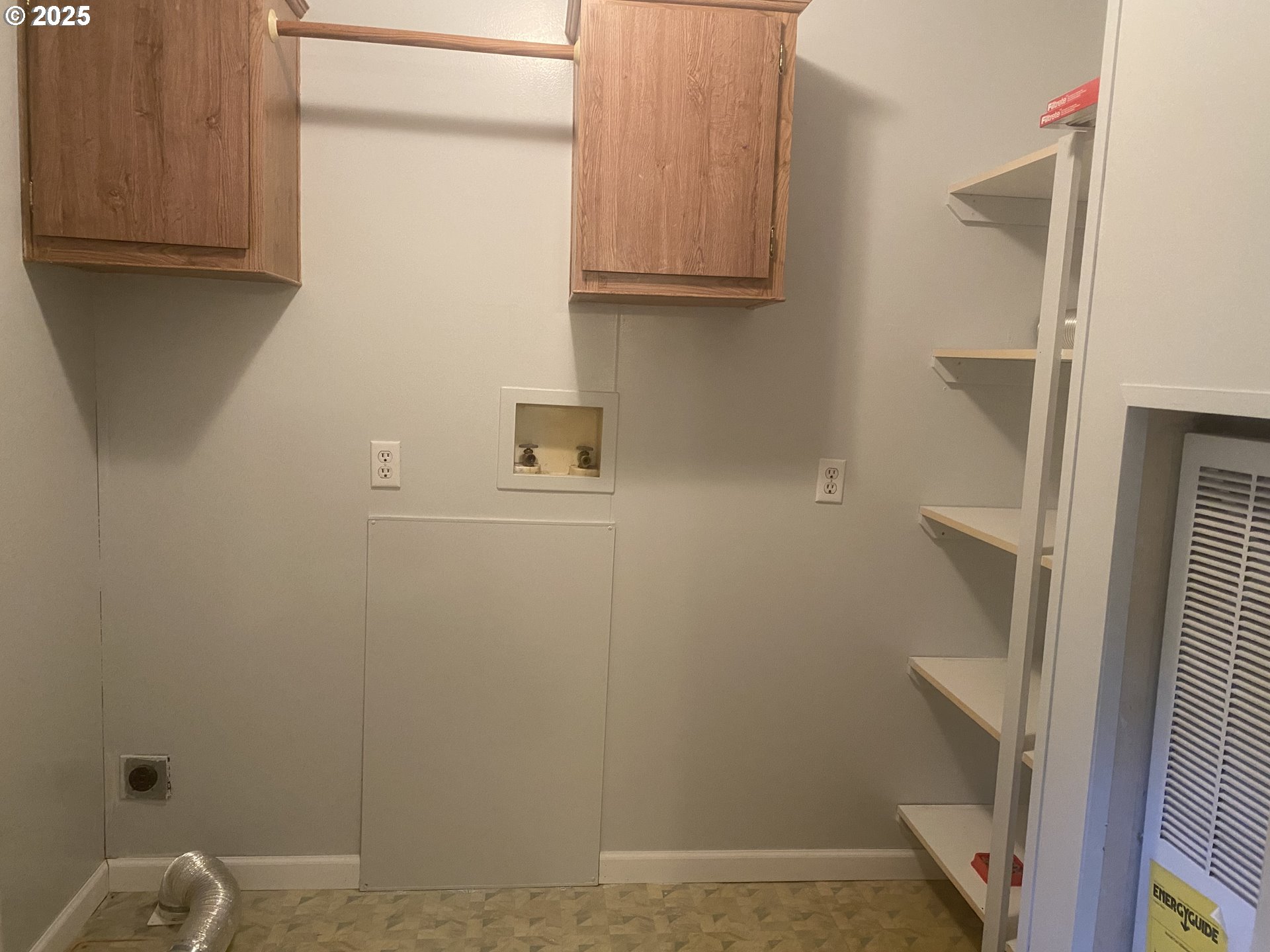 27645 Snyder Road, Unit 74 Junction City, OR 97448 - Photo 19 of 42 Laundry