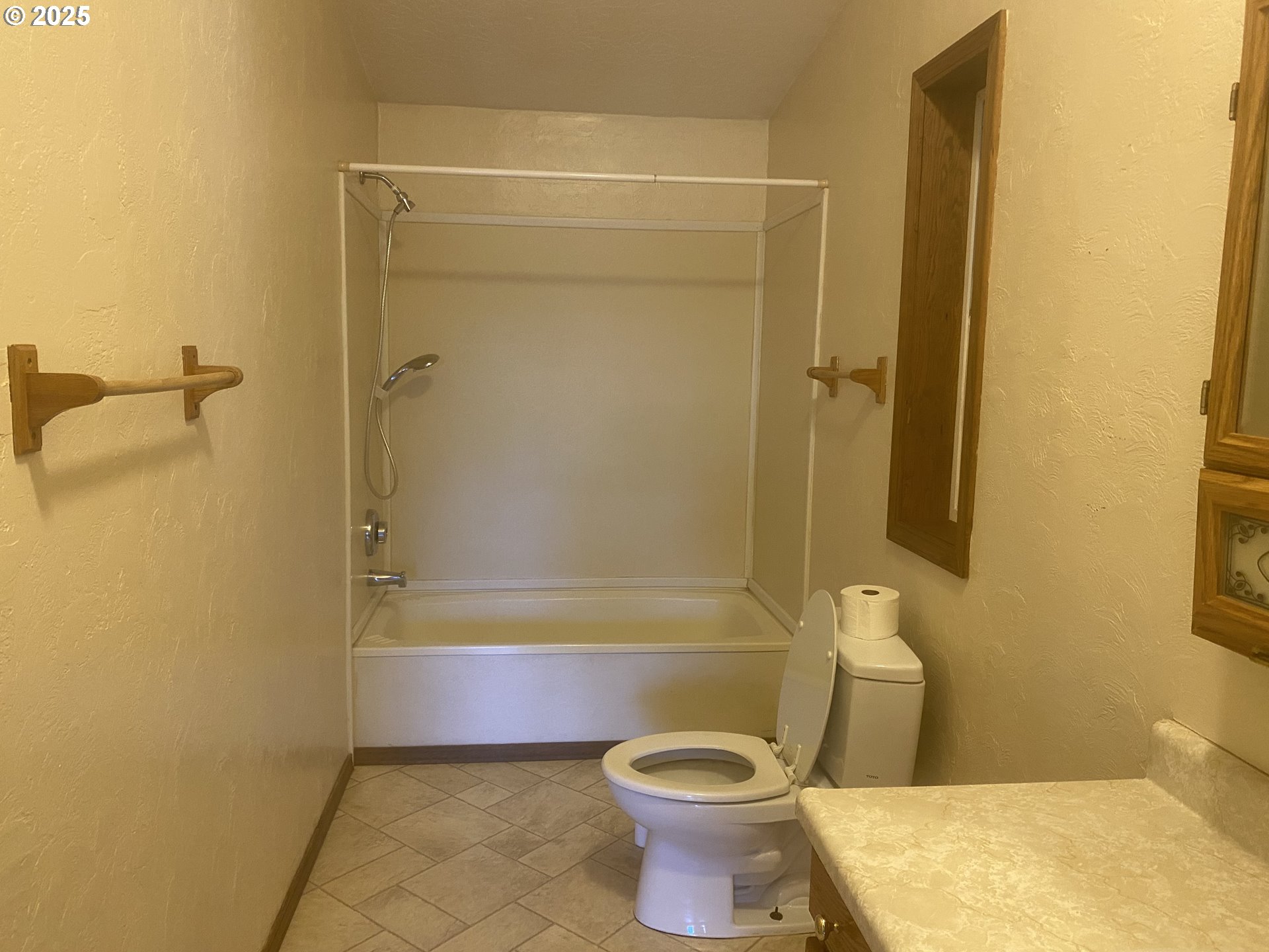 27645 Snyder Road, Unit 74 Junction City, OR 97448 - Photo 29 of 42 Primary Bedroom