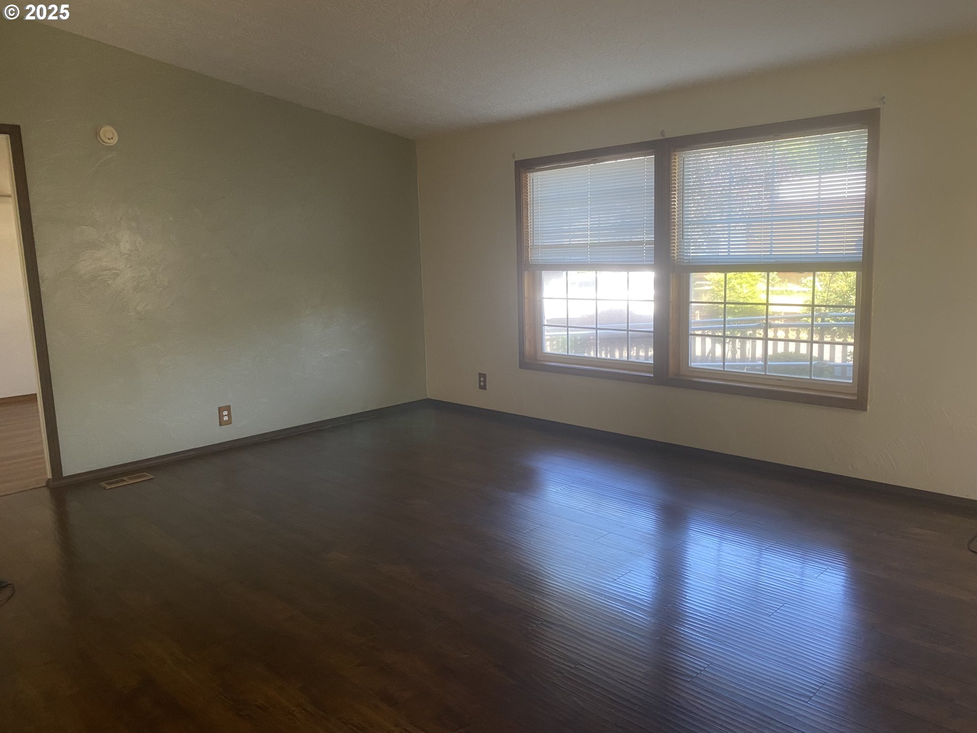 27645 Snyder Road, Unit 74 Junction City, OR 97448 - Photo 9 of 42 Living Room