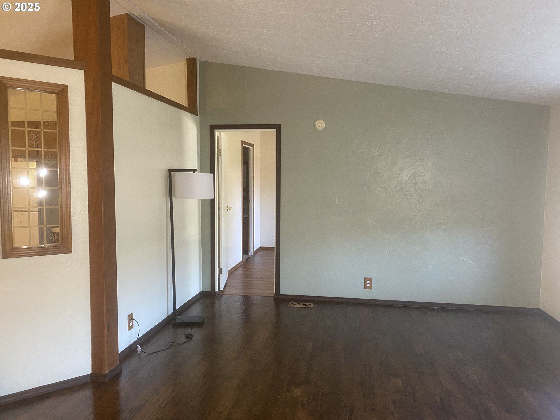27645 Snyder Road, Unit 74 Junction City, OR 97448 - Photo 10 of 42 Living Room
