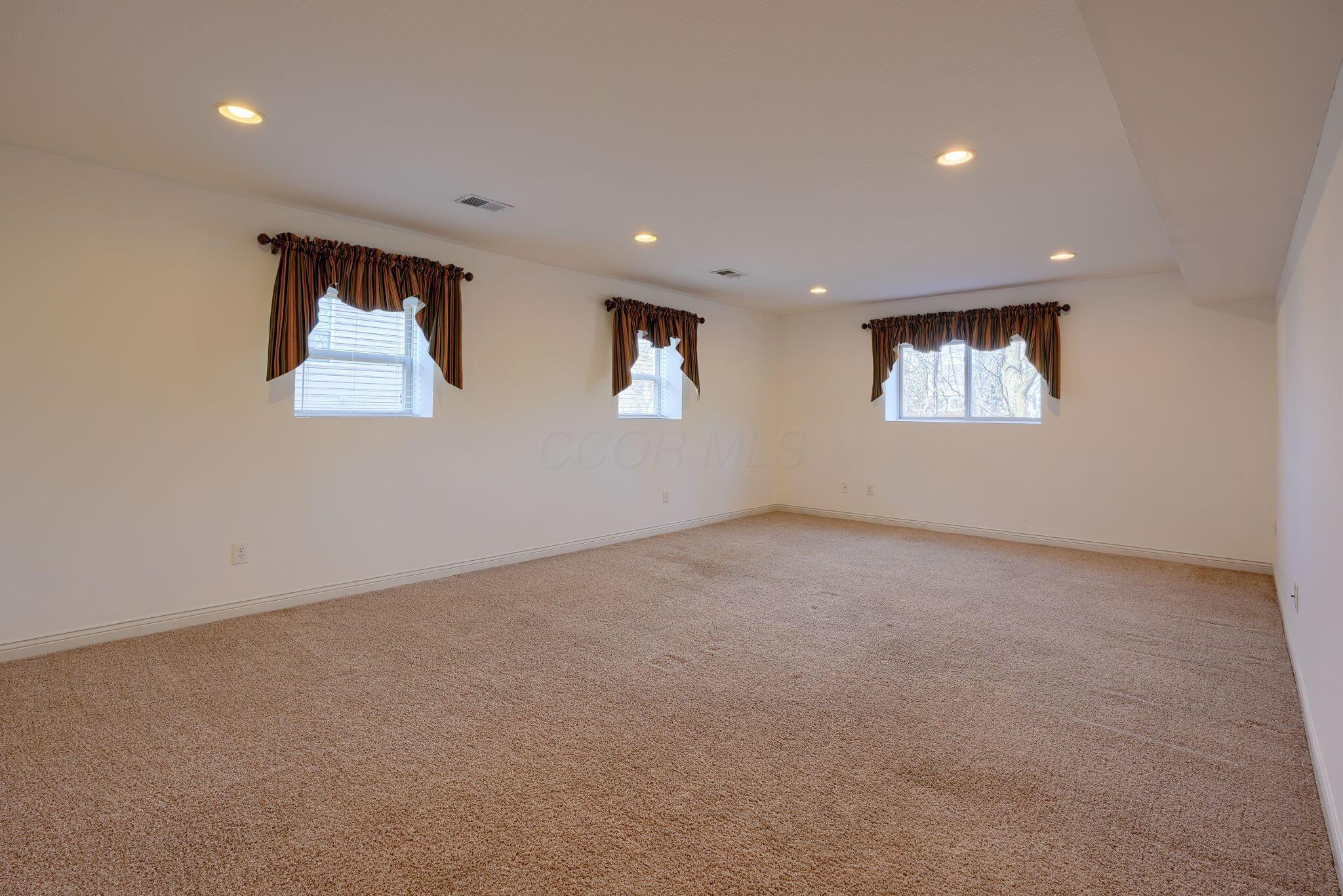 7732 Maple Run Lane Powell, OH 43065 - Photo 44 of 59 Family room