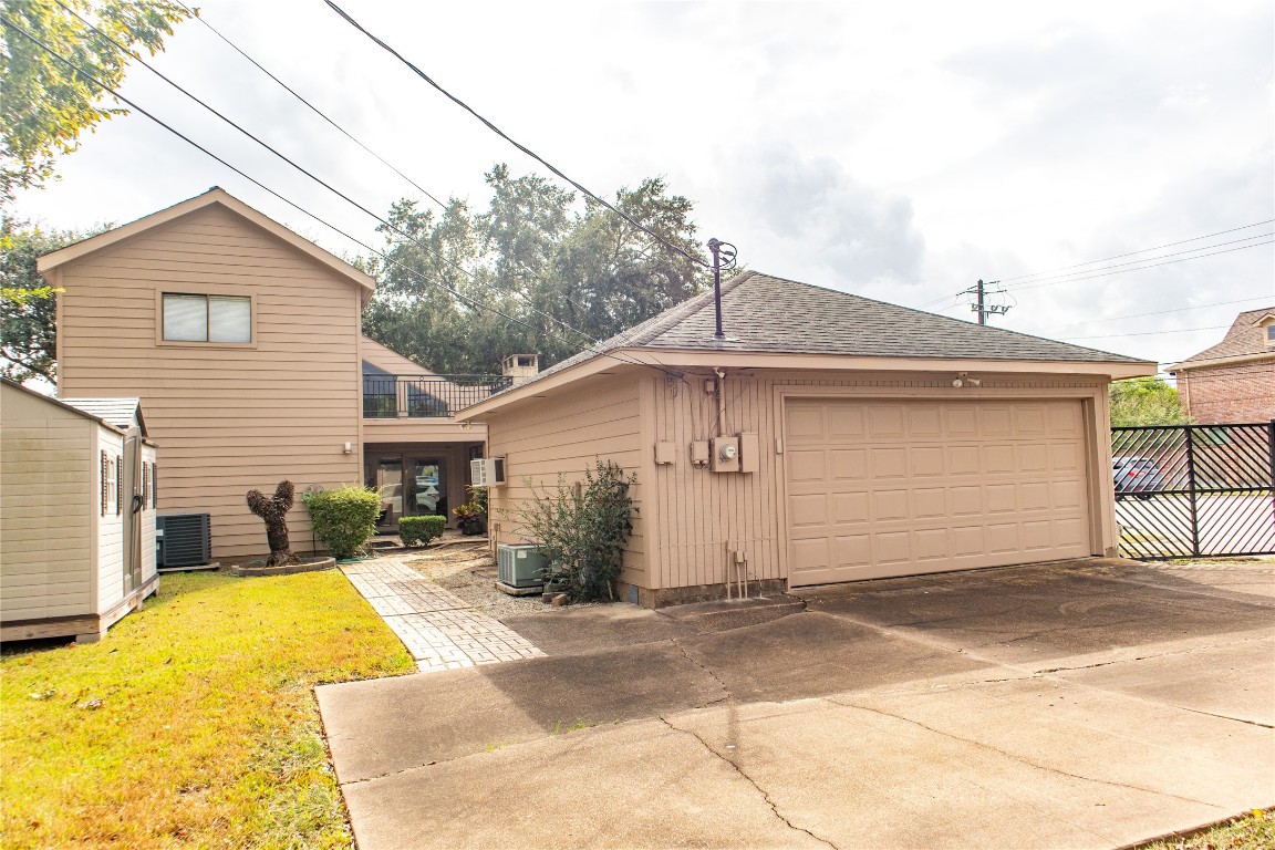5008 Locust Street Bellaire, TX 77401 - Photo 17 of 18