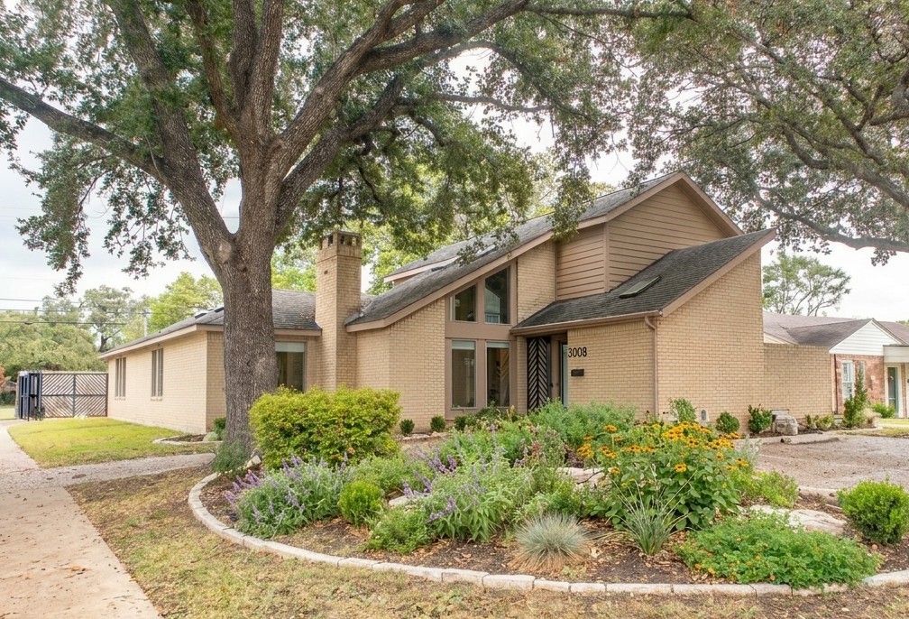 5008 Locust Street Bellaire, TX 77401 - Photo 3 of 18