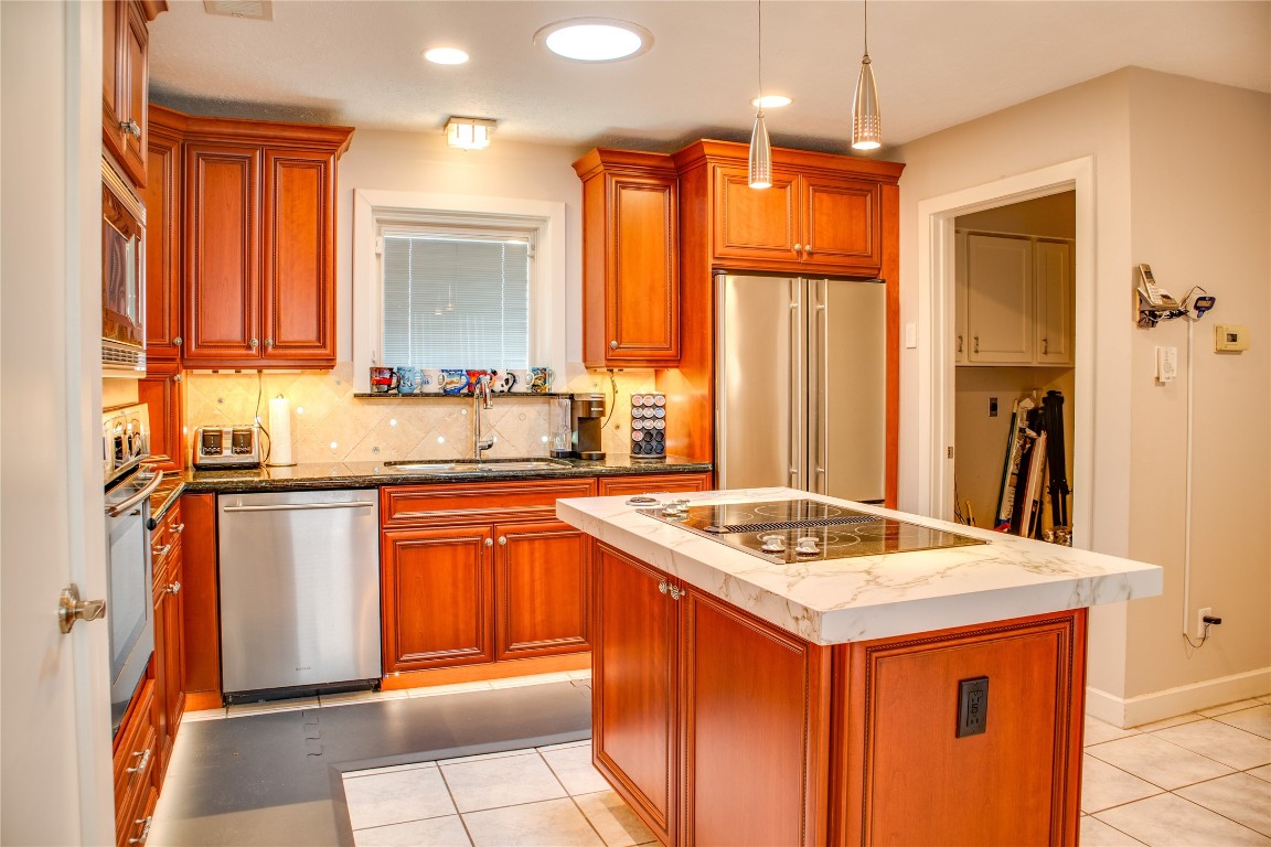 5008 Locust Street Bellaire, TX 77401 - Photo 8 of 18