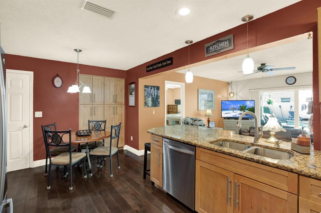 8301 Monarch Circle Seminole, FL 33772 - Photo 11 of 33