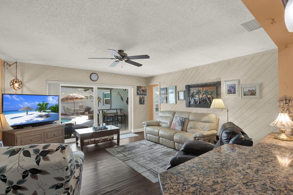 8301 Monarch Circle Seminole, FL 33772 - Photo 13 of 33