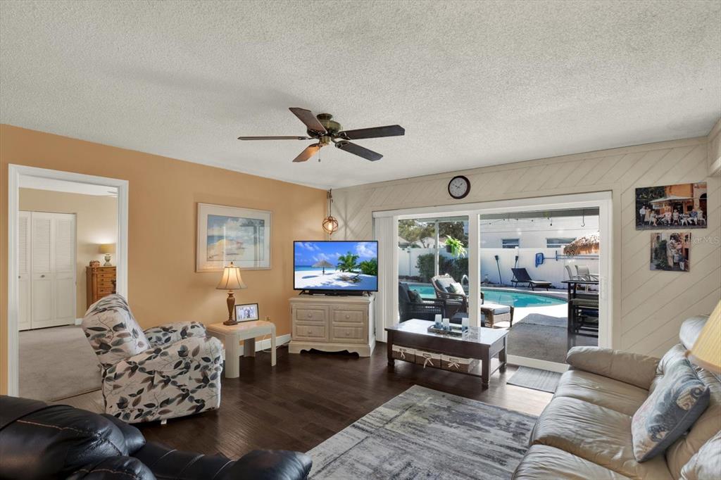 8301 Monarch Circle Seminole, FL 33772 - Photo 14 of 33