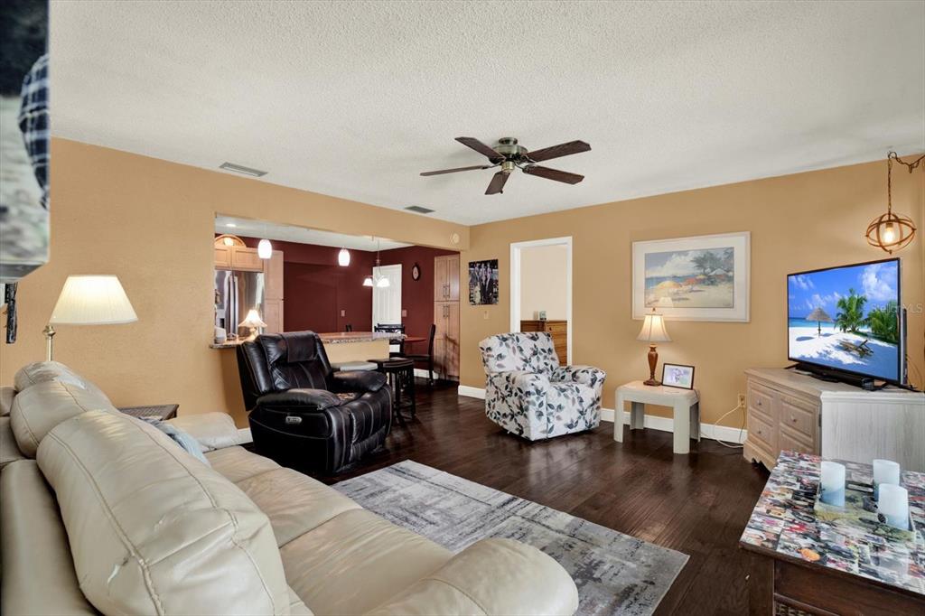 8301 Monarch Circle Seminole, FL 33772 - Photo 15 of 33