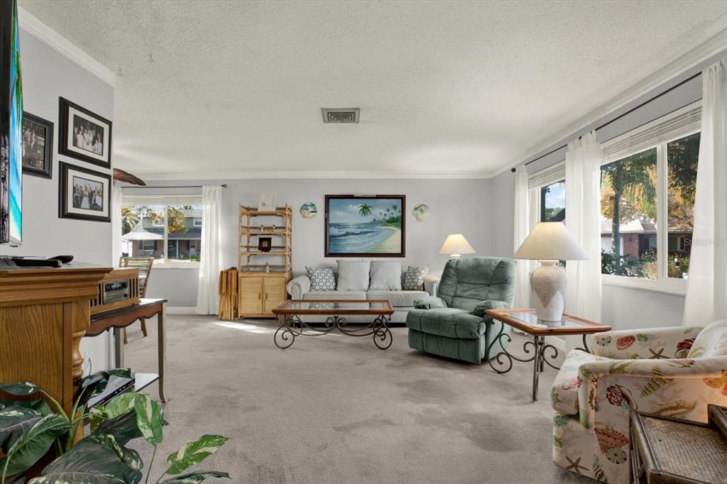 8301 Monarch Circle Seminole, FL 33772 - Photo 4 of 33