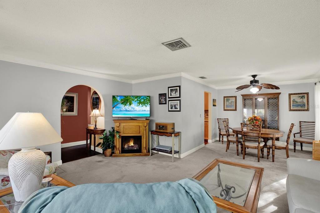 8301 Monarch Circle Seminole, FL 33772 - Photo 5 of 33