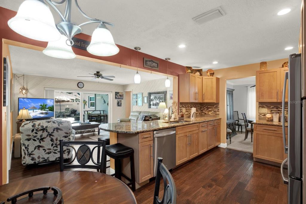 8301 Monarch Circle Seminole, FL 33772 - Photo 8 of 33