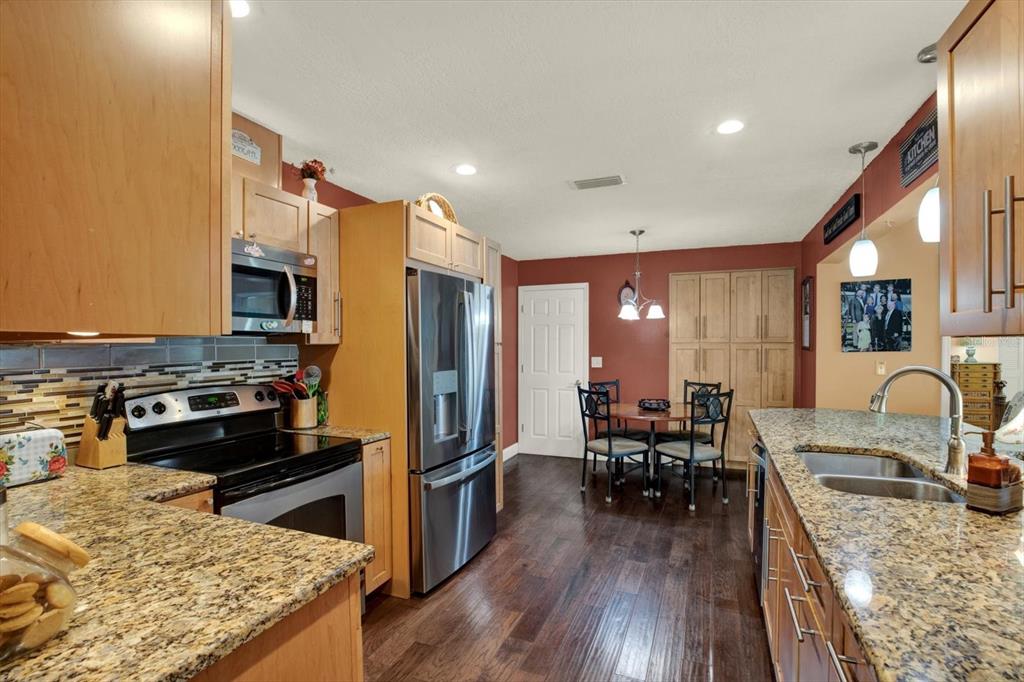 8301 Monarch Circle Seminole, FL 33772 - Photo 9 of 33