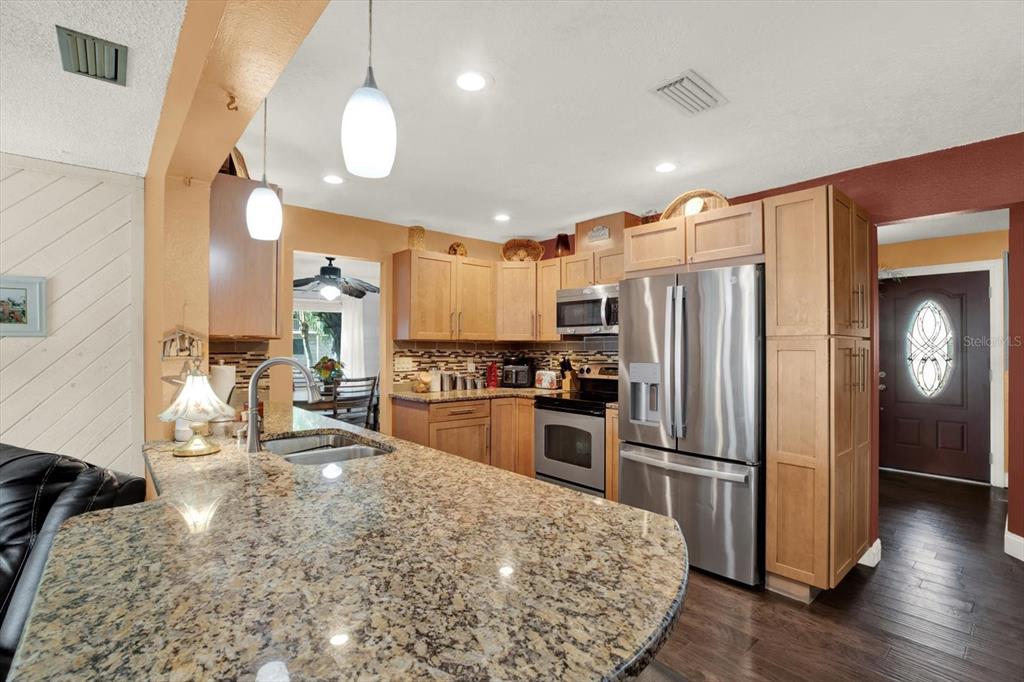 8301 Monarch Circle Seminole, FL 33772 - Photo 10 of 33