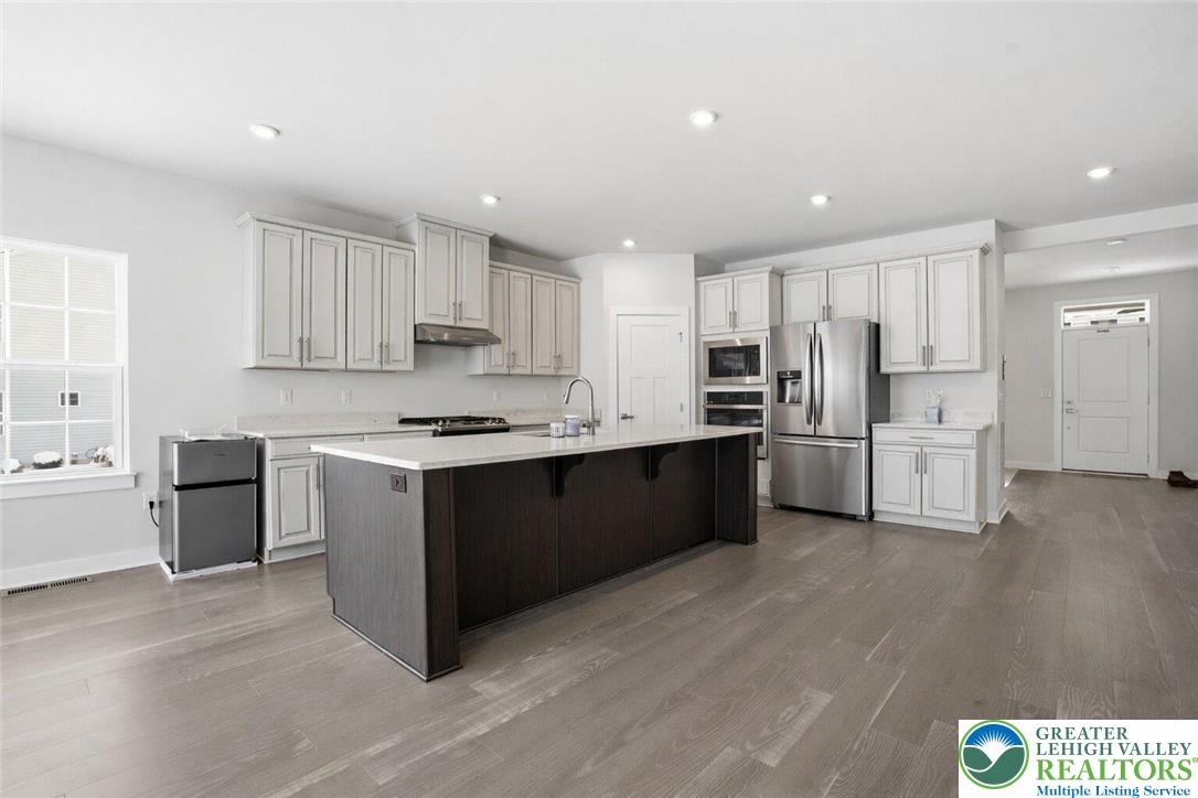 6405 Robin Road Lower Macungie Township, PA 18062 - Photo 15 of 70