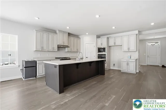 $728,888 | 6405 Robin Road, Lower Macungie Township, PA 18062