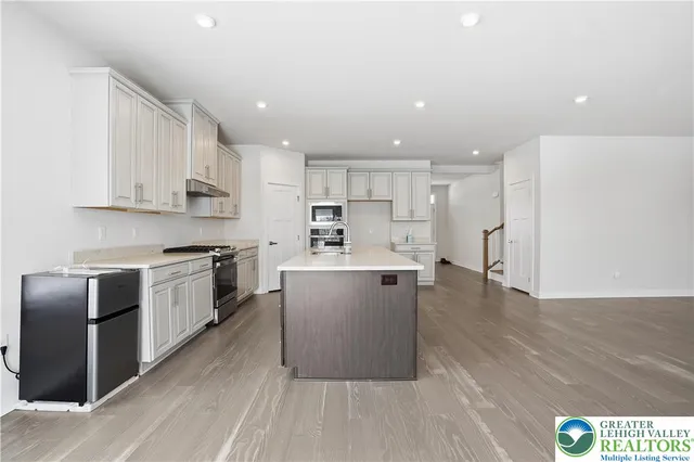 $728,888 | 6405 Robin Road, Lower Macungie Township, PA 18062