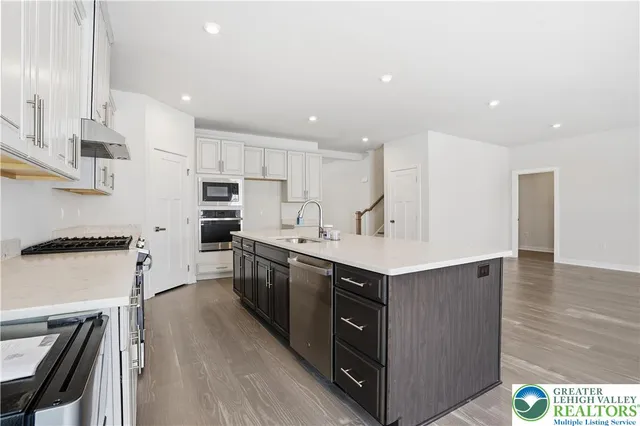 $728,888 | 6405 Robin Road, Lower Macungie Township, PA 18062