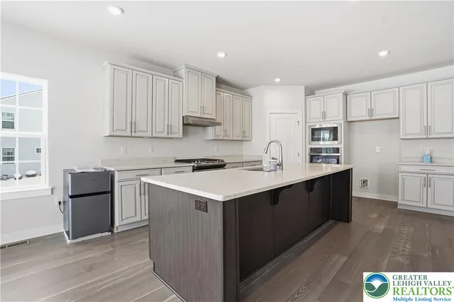 $728,888 | 6405 Robin Road, Lower Macungie Township, PA 18062