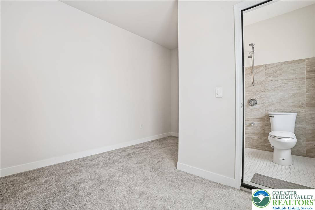 6405 Robin Road Lower Macungie Township, PA 18062 - Photo 28 of 70