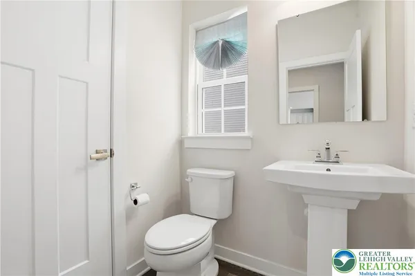 $699,990 | 6405 Robin Road, Lower Macungie Township, PA 18062