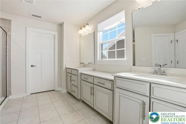 $699,990 | 6405 Robin Road, Lower Macungie Township, PA 18062