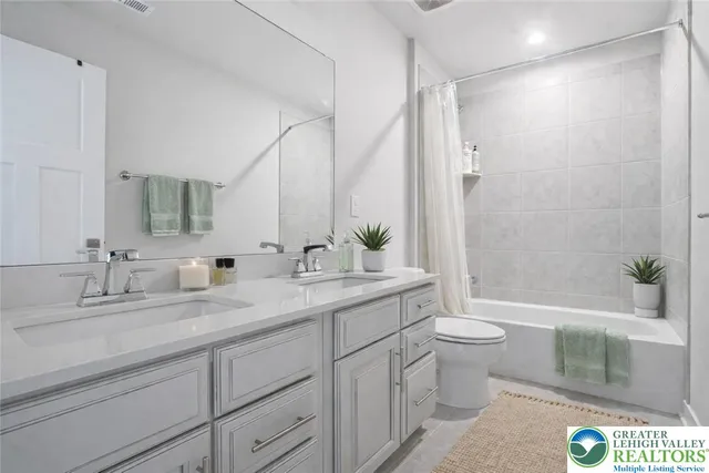 $728,888 | 6405 Robin Road, Lower Macungie Township, PA 18062