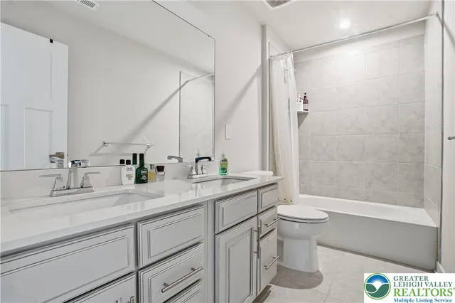 $728,888 | 6405 Robin Road, Lower Macungie Township, PA 18062