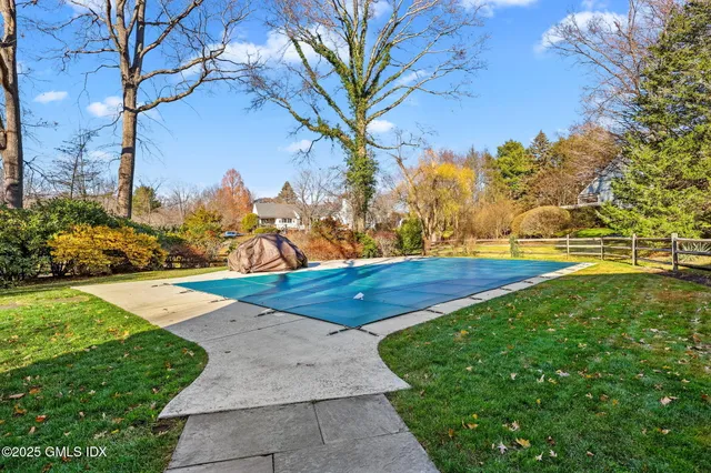 $1,850,000 | 33 East Lyon Farm Drive, Unit 33, Greenwich, CT 06831